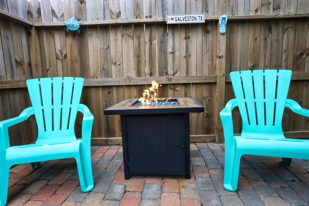 Vila Hidden Hideaway! Bungalow 2 Blocks From The Beach! Sleeps 3 Galveston Exteriér fotografie