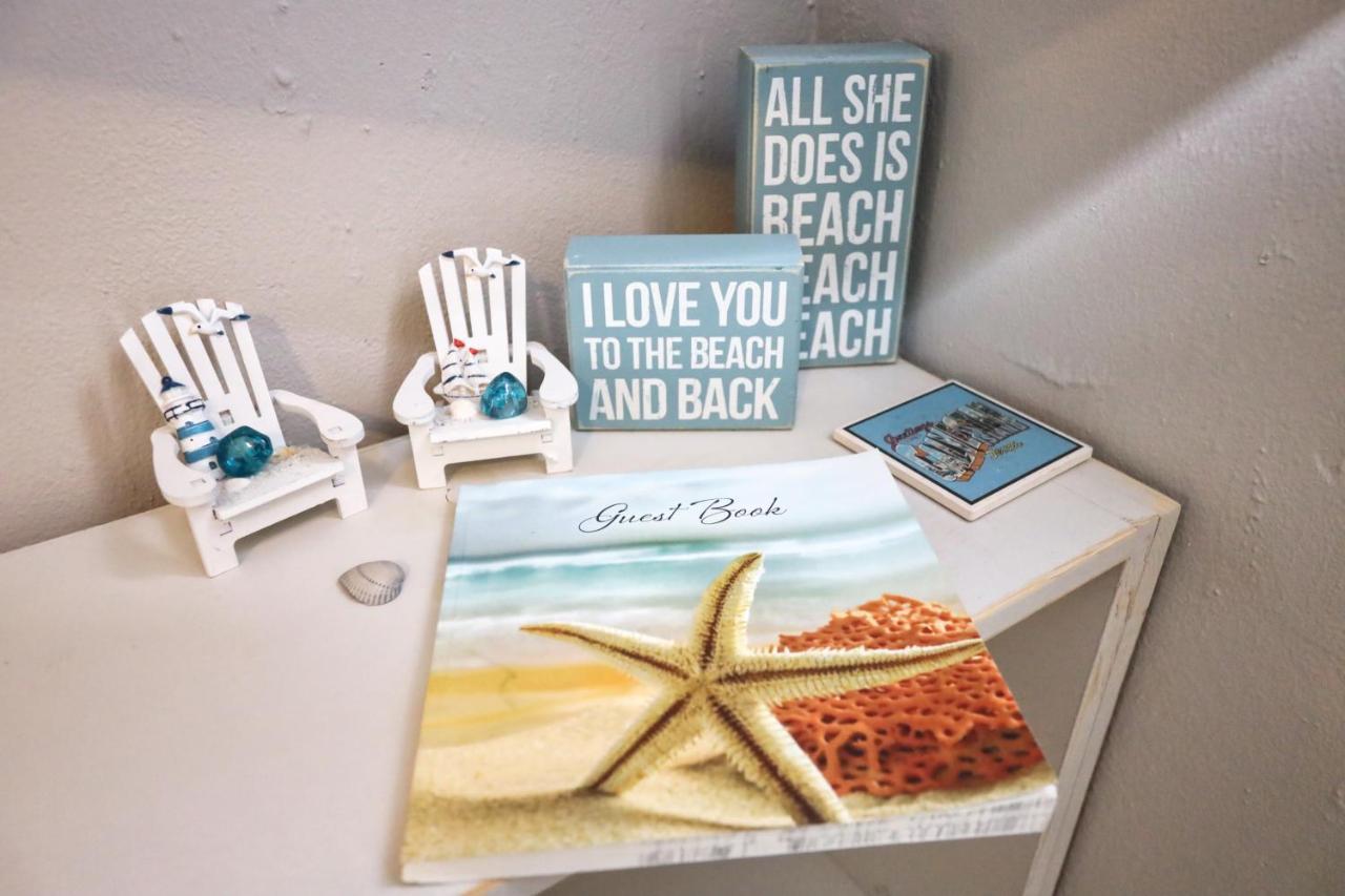 Vila Hidden Hideaway! Bungalow 2 Blocks From The Beach! Sleeps 3 Galveston Exteriér fotografie